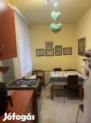 Belvárosi Második Emeleti Lakás Eladó