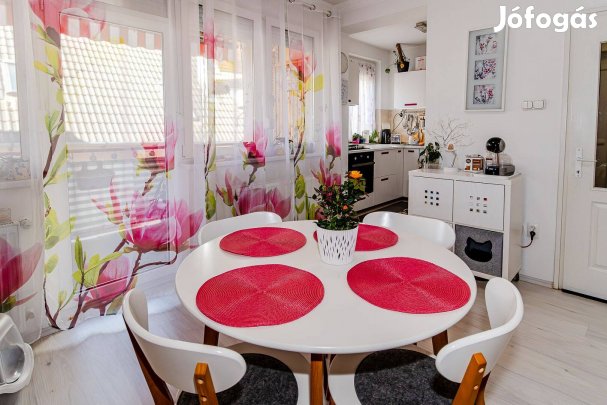 Belvárosi Nappali+2 szobás, amerikai konyhás lakás eladó