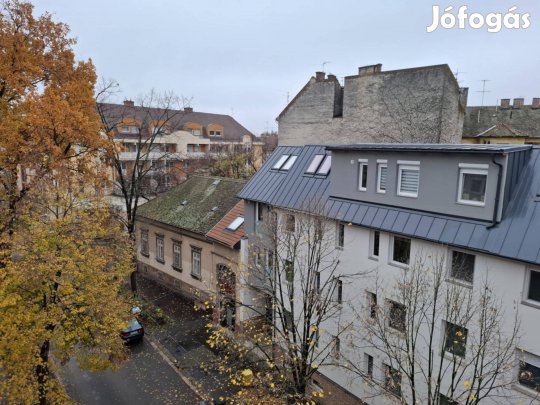 Belvárosi Téglalakás eladó, Garázzsal együtt!
