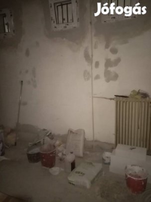 Belvárosi, felújítás alatt lévő műhely/iroda eladó!