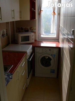 Belvárosi, felújított, lakás kiváló elhelyezkedéssel eladó