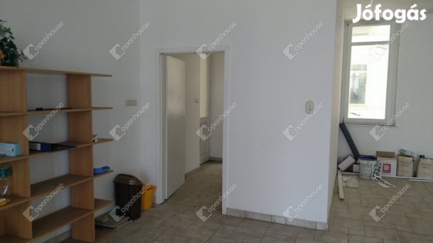 Belvárosi  földszinti szolgáltató egység