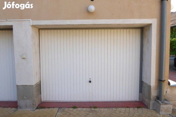 Belvárosi, zárt udvari, önálló 17 m2-es garázs kiadó, tárolónak is
