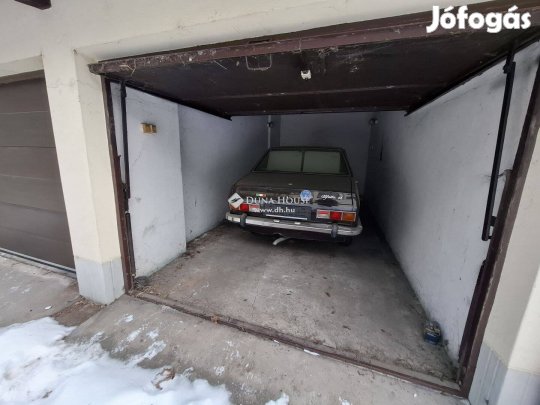 Belvárosi garázs zárt udvarban