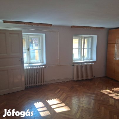 Belvárosi lakás eladó