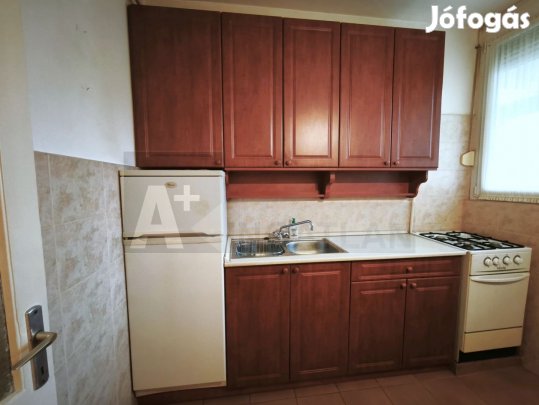 Belvárosi lakás eladó a TIK közelében