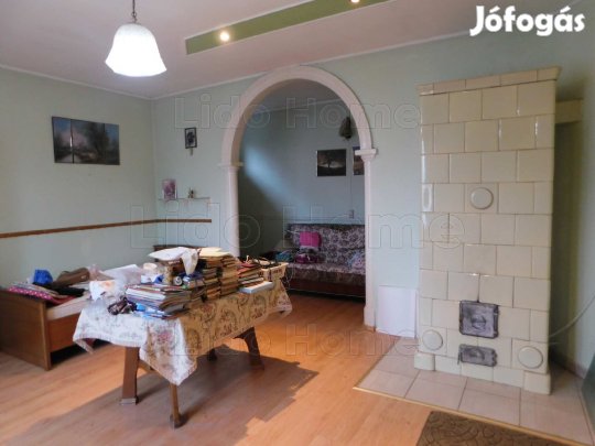 Belvárosi nyugalom egyedi hangulattal  tégla építésű családi ház