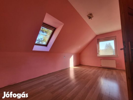 Belvárosi téglalakás Komlón