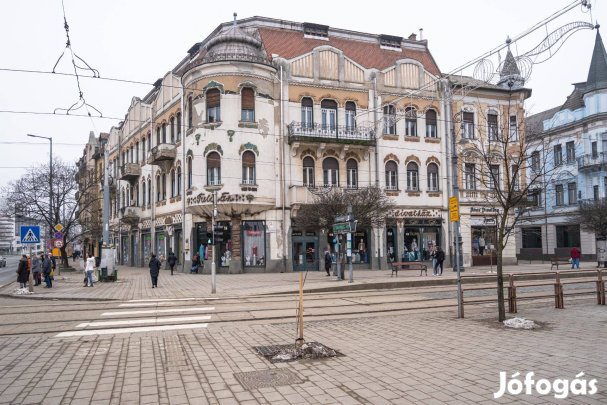 Belvárosi téglalakás a Tulipán társasházban eladó!