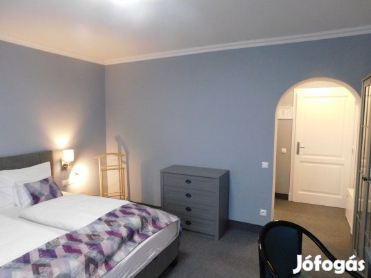 Belvárosi üdülőház eladó a Hévízi-tó közelében