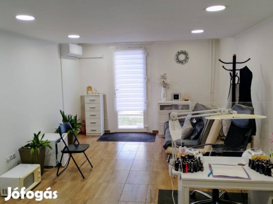 Belvárosi utcafronti üzlet eladó