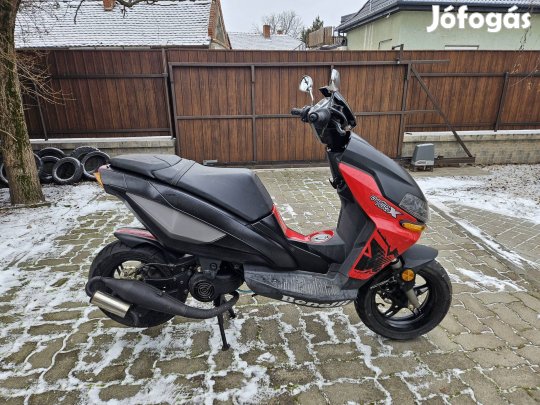 Benelli X49 Qatronove 2T robogó