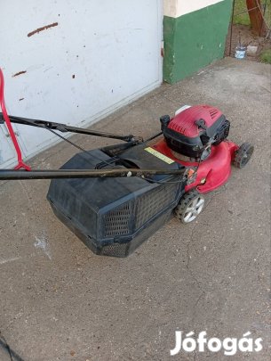 Benzines fűnyíró eladó.