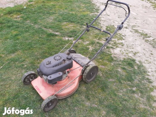 Benzinmotoros fűnyíró