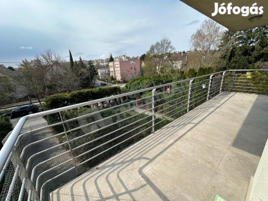 Beregszász úton négy hálószobás teraszos lakás kiadó