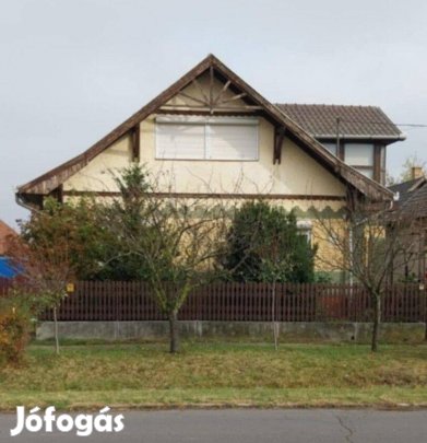 Berettyoujfaluban elado csaladi haz