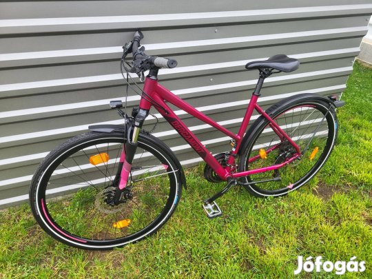 Bergamont 28" női trekking kerékpár bicikli agydinamó tárcsafék