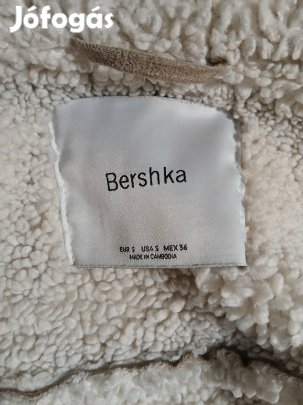 Bershka kabát.