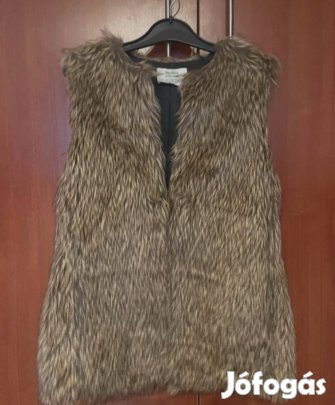 Bershka szőrös bundás mellény