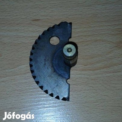 Berugó Félhold BAL Össz,2 db 1db = 2000 Ft