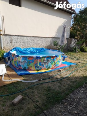 Bestway szafari medence vízforgatóval
