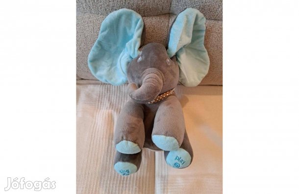 Beszélő,éneklő,fülét mozgató elefánt