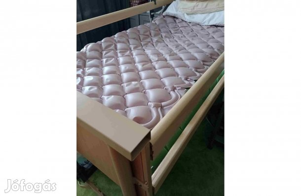 Betegágy felfekvés elleni lélegeztetővel