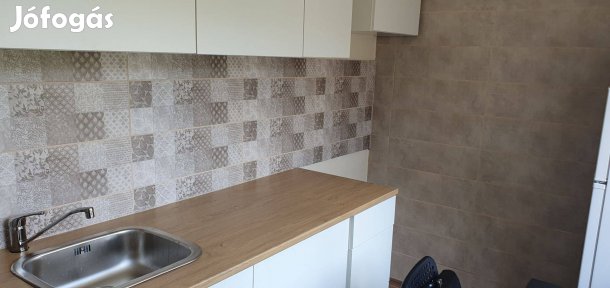 Bethen utcában 2+1 szobás lakás kiadó!