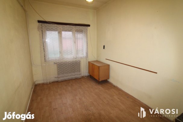 Beton alapú tégla ház Kunágotán.