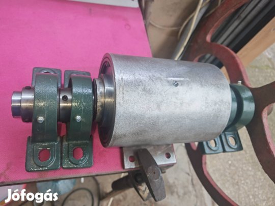 Beton darálóhoz /pofás betontörő /excenteres csapágyház eladó.