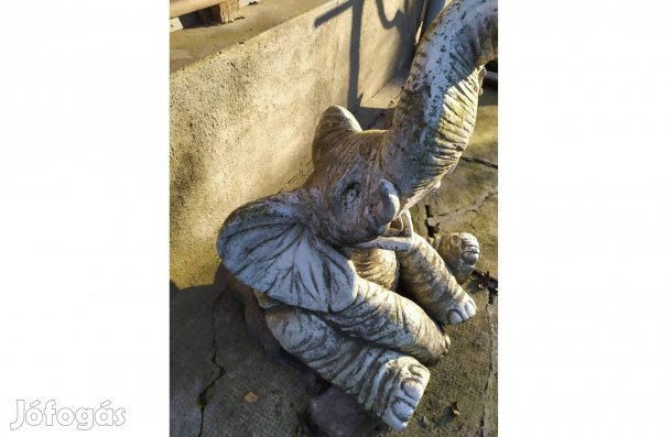 Beton kerti dekoráció, kerti csobogó