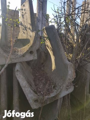 Betonjászol eladó!