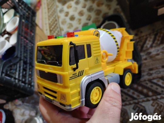 Betonkeverő játék autó