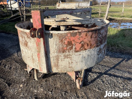 Betonkeverő kardánhajtású 0.7cm3