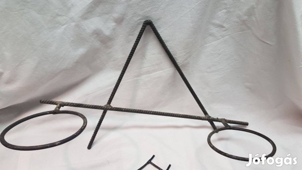 Betonvasból hegesztett fali kettős virág tartó. Képek szerint. Falra a