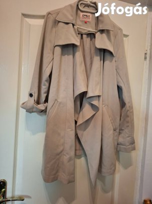 Bézs barna női kabát, elől "fodros"Only márka