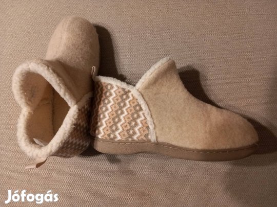 Bézs női házicipő mamusz