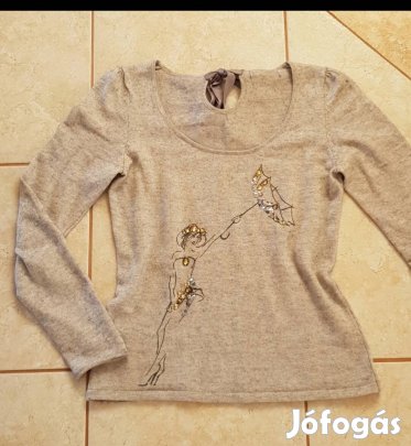 Bézs pulóver eladó 