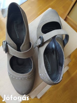 Bézs színű bőr Medicus 41-es cipő eladó