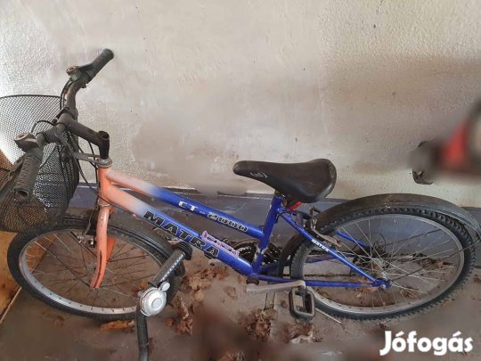 Bicikli kerékpár fém kosárral, kb 24 es Használt, megkímélt állapotú