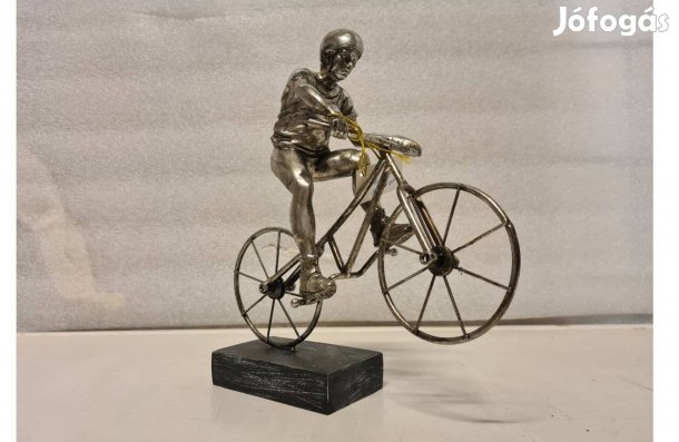 Biciklis egykerekező szobor 28 cm
