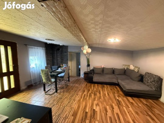 Bicskén családi ház eladó! Két generációnak is!