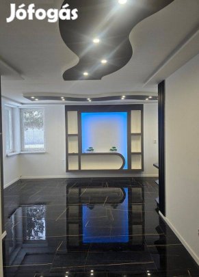 Biczó I. kerti, felújított Nappali+2 szobás házikó, KP-s vevőnek eladó
