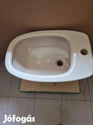Bidé fürdőszoba tartozékokkal