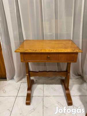 Biedermeier fiókos varróasztal, konzolasztal