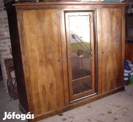 Biedermeier háromajtós szekrény
