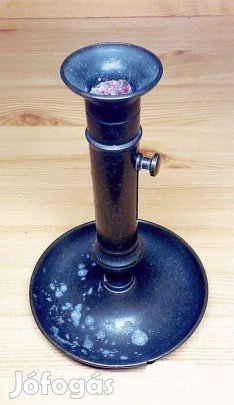 Biedermeier strófos gyertyatartó bronzból, patinás állapotban