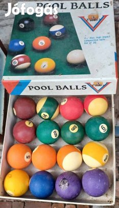 Biliárd golyók dákóval