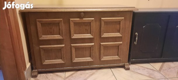 Billenős cipősszekrény eladó. 