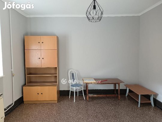 Birii eladó 65 nm-es ház